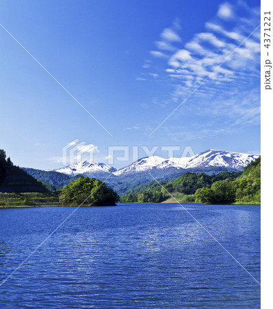 月山湖と朝日連峰 月山湖と朝日連峰 4371221