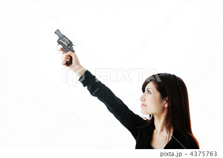 拳銃を持つ女性 4375763