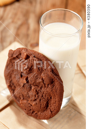 milk with cookie 4380390