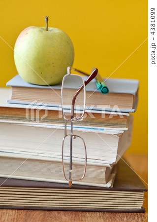 school concept 4381099