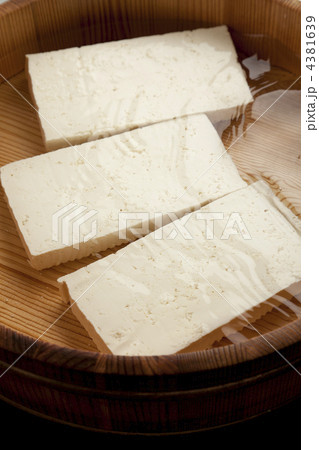 4381639