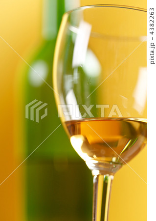 white wine 4382263