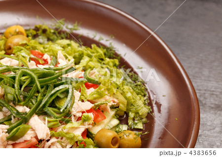 salad with chicken 4383656