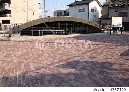 旧陸軍 調布飛行場 府中市白糸台 掩体壕（えんたいごう） 4387509