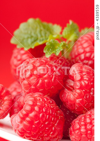 fresh raspberries 4389559