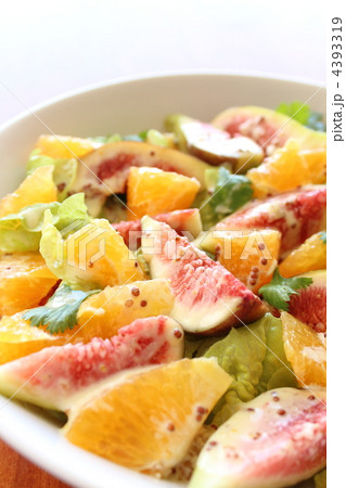 いちじくとオレンジのサラダ(ドレッシングつき） 4393319