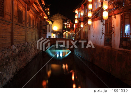 麗江古城の夜景 4394559