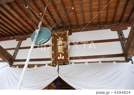 富蔵山「岩殿寺」（第十五番）門　奇祭火渡り 4394824