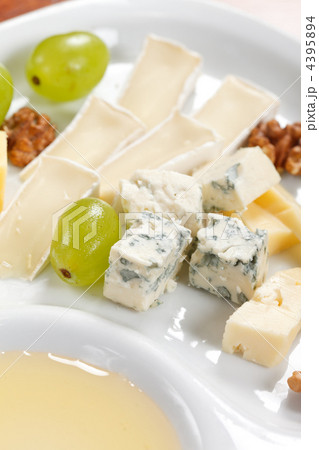 Cheese plate with grapes and honey Cheese plate with grapes and honey 4395894