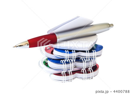 Four heart-shaped notepad and pen. Four heart-shaped notepad and pen. 4400788