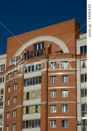 House of red and white bricks House of red and white bricks 4406439