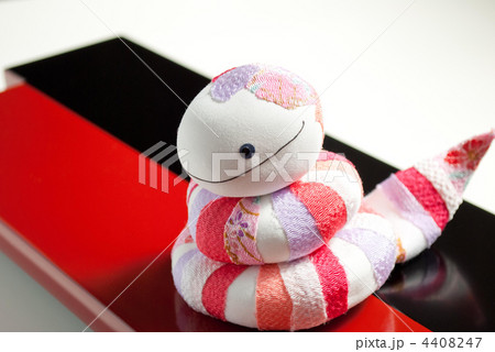 手づくりへびさんの年賀状素材 4408247