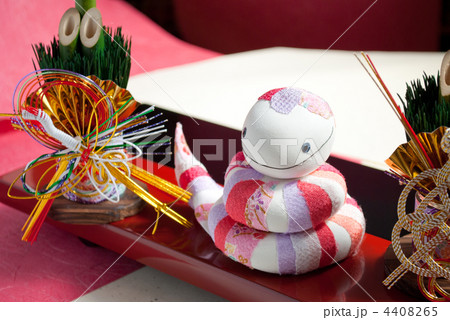 手づくりへびさんの年賀状素材 4408265