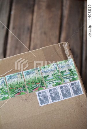 フランスからの荷物の切手 小包段ボール フランスからの荷物の切手 小包段ボール 4408819
