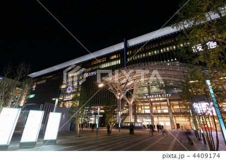 【福岡県】都市景観 JR博多シティの夜景 【福岡県】都市景観 JR博多シティの夜景 4409174