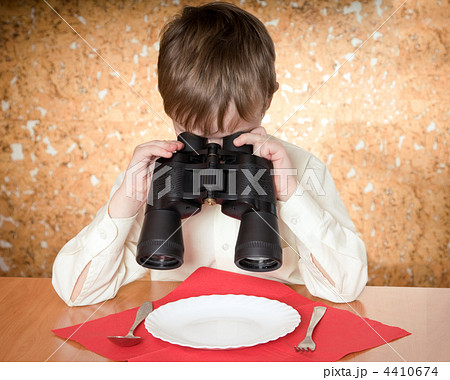 child with binoculars 4410674