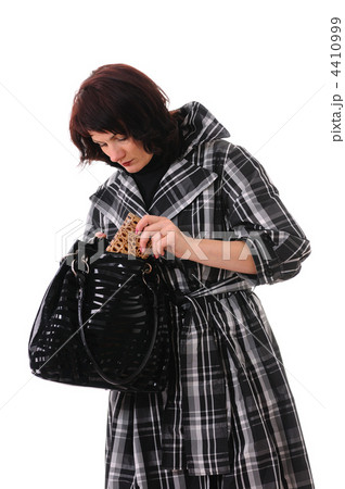 woman with bag 4410999