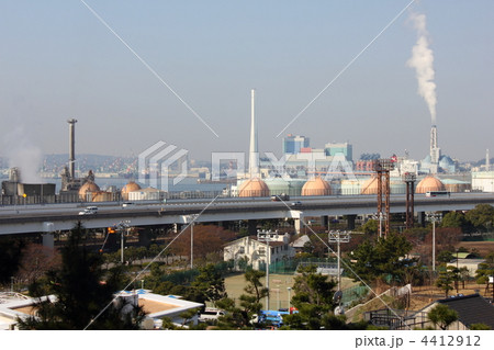 首都高湾岸線と根岸製油所 首都高湾岸線と根岸製油所 4412912