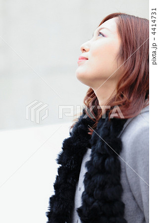 綺麗なお姉さんの写真素材
