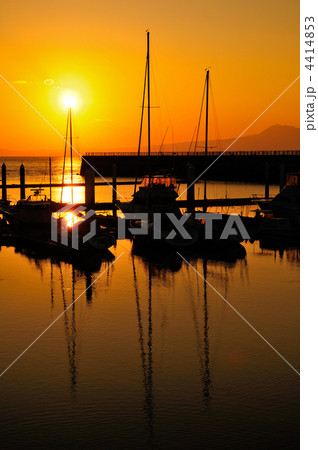 茜色に染まる 茜色に染まる 4414853