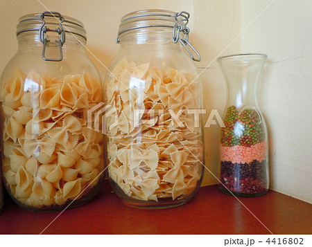 瓶に入ったパスタ 4416802