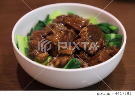 牛バラ肉煮込み丼 牛バラ肉煮込み丼 4417292