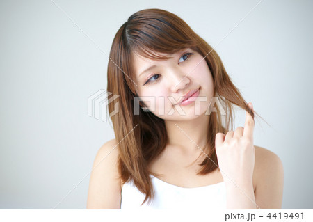 若い女性 若い女性 4419491