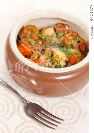 meat and vegetables in the pot 4421977