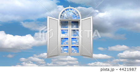 半円窓 観音開きの洋風窓　雲のある青空　CG　窓の中の雲　横長画面 4421987