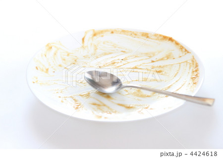 カレーライスを完食した後のお皿とスプーンの写真素材 [4424618] - PIXTA