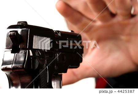 Men with gun 4425387