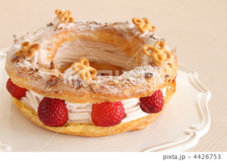 シュークリーム　パリブレスト　苺 4426753