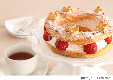 シュークリーム パリブレスト 苺 シュークリーム パリブレスト 苺 4426762