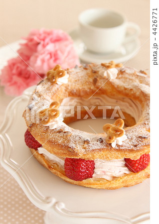 シュークリーム パリブレスト 苺 シュークリーム パリブレスト 苺 4426771