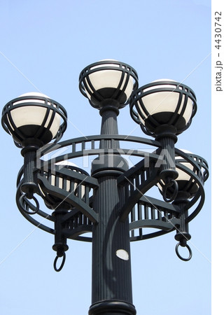街灯と青空 4430742