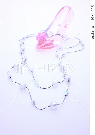 ガラスの靴とネックレス ガラスの靴とネックレス 4431419