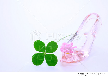 ガラスの靴と四ツ葉のクローバー 4431427