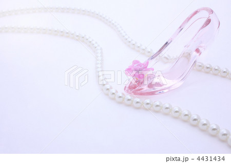 ガラスの靴と真珠の首飾り 4431434