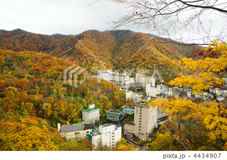 北海道　秋の登別温泉街 4434907