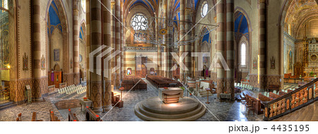 San Lorenzo cathedral interior. 4435195