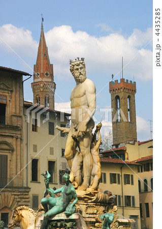 Fountain of Neptune in Florence, Italy. Fountain of Neptune in Florence, Italy. 4435285