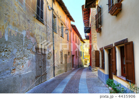 Narrow street. Serralunga D'Alba, Italy. 4435906
