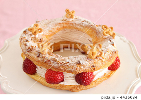 シュークリーム　パリブレスト　苺 4436034