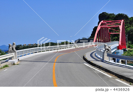 シーサーと伊計大橋 4436926