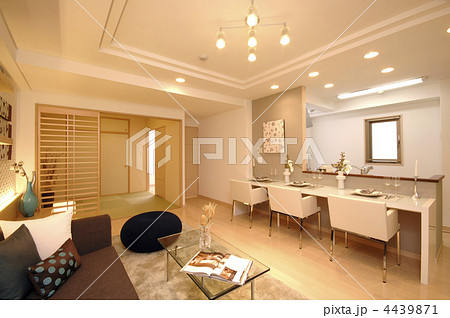 モダンなリビング モダンなリビング 4439871
