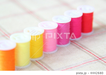 カラフルな糸 4442680