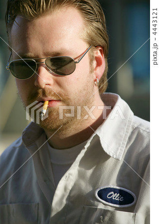 Assembly line worker Assembly line worker 4443121
