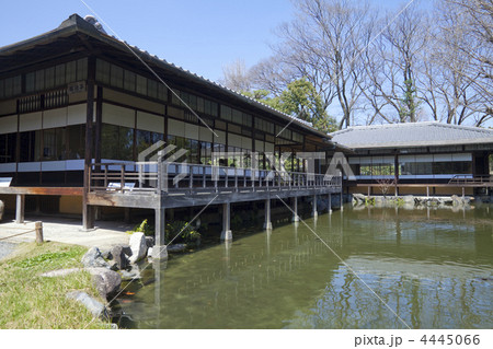 渉成園の臨池亭と滴翠軒 4445066