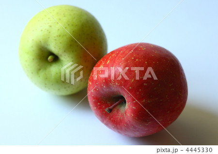 黄色と赤いリンゴ 4445330