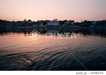 ガンジス川の夕暮れ〜1997年2月（バラナシ／インド） 4446070